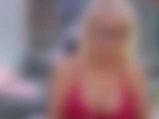 Fit Cougar's Live Sex Cam Show