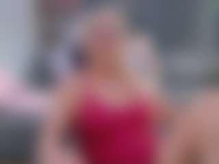 Fit Cougar's Live Sex Cam Show