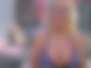 Live cam show with Fit Cougar - Bedroom MILF on AdultVida.com