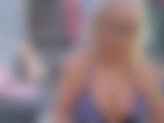 Fit Cougar's Live Sex Cam Show