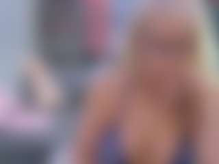 Fit Cougar's Live Sex Cam Show