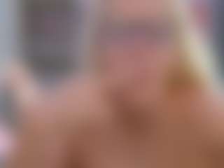 Fit Cougar's Live Sex Cam Show