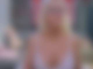 Live cam show with Fit Cougar - Athletic MILF on livesuperchat.net