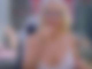 Fit Cougar's Live Sex Cam Show
