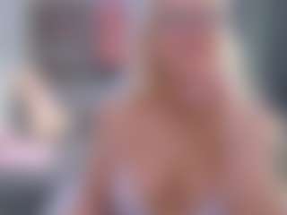 Live cam show with Fit Cougar - Athletic MILF on Big Tits
