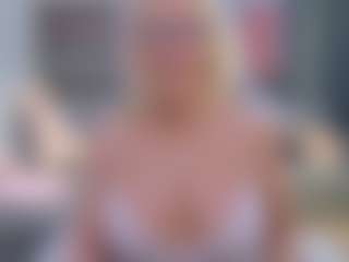 Live cam show with Fit Cougar - Glasses on Camsoda
