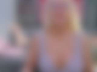 Live cam show with Fit Cougar - Blonde Hair Amateur on Dare Cams
