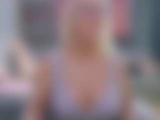 Fit Cougar's Live Sex Cam Show