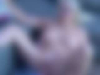 Fit Cougar's Live Sex Cam Show