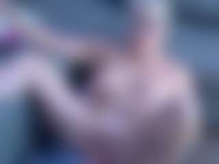 Fit Cougar's Live Sex Cam Show