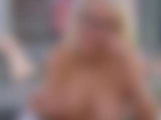 Fit Cougar's Live Sex Cam Show