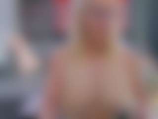 Live cam show with Fit Cougar - Mature MILF on fapnchat