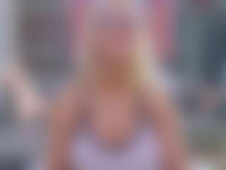 Fit Cougar's Live Sex Cam Show