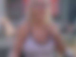 Live cam show with Fit Cougar - Gamer Athletic on AdultVida.com