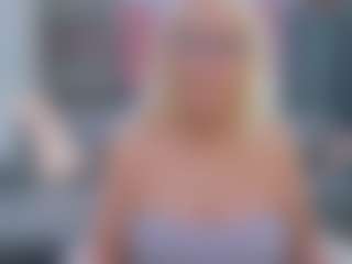 Fit Cougar's Live Sex Cam Show