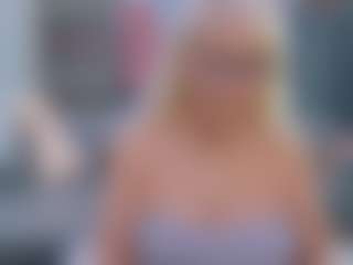 Fit Cougar's Live Sex Cam Show