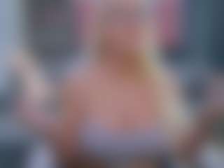 Fit Cougar's Live Sex Cam Show