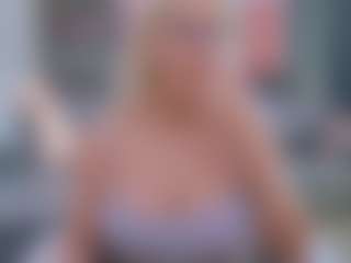 Fit Cougar's Live Sex Cam Show