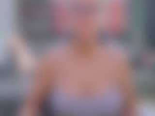Fit Cougar's Live Sex Cam Show