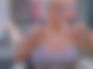 Fit Cougar's Live Sex Cam Show