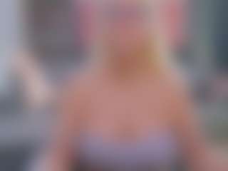 Fit Cougar's Live Sex Cam Show