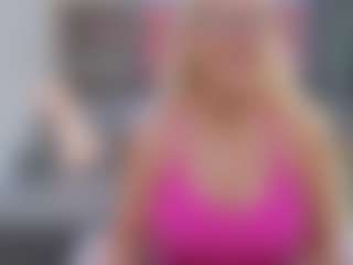 Live cam show with Fit Cougar - Tease Blonde Hair on Camming Site