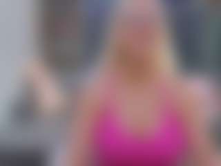 Fit Cougar's Live Sex Cam Show