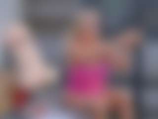 Fit Cougar MILF webcam performer live streaming