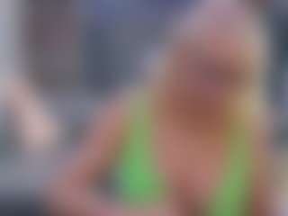 Fit Cougar's Live Sex Cam Show