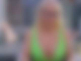 Fit Cougar's Live Sex Cam Show