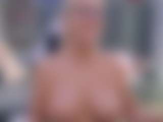 Fit Cougar's Live Sex Cam Show
