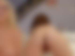 Fit Cougar's Live Sex Cam Show