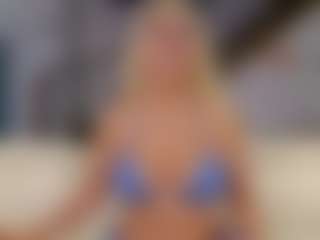 Fit Cougar's Live Sex Cam Show