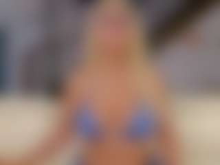Fit Cougar's Live Sex Cam Show