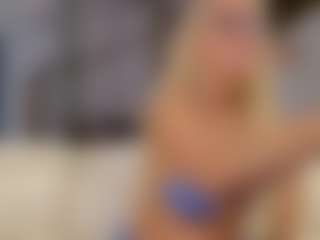 Fit Cougar's Live Sex Cam Show