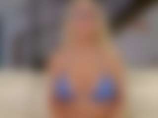 Fit Cougar's Live Sex Cam Show