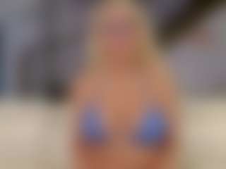 Fit Cougar's Live Sex Cam Show