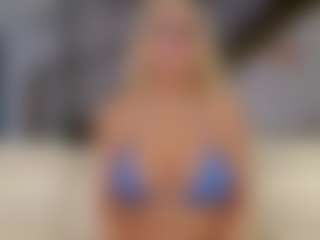 Fit Cougar's Live Sex Cam Show