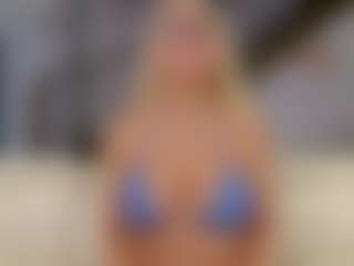 Fit Cougar's Live Sex Cam Show