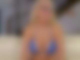 Fit Cougar's Live Sex Cam Show