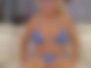 Fit Cougar's Live Sex Cam Show