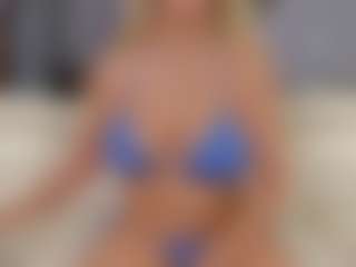 Fit Cougar's Live Sex Cam Show