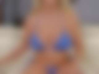 Fit Cougar's Live Sex Cam Show