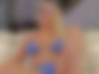 Fit Cougar's Live Sex Cam Show