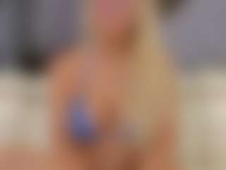 Fit Cougar's Live Sex Cam Show
