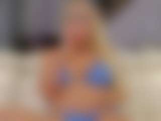 Fit Cougar's Live Sex Cam Show