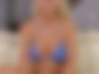 Fit Cougar's Live Sex Cam Show