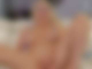 Fit Cougar's Live Sex Cam Show