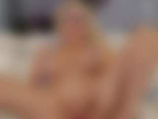 Fit Cougar's Live Sex Cam Show