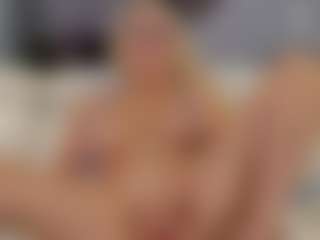 Fit Cougar's Live Sex Cam Show